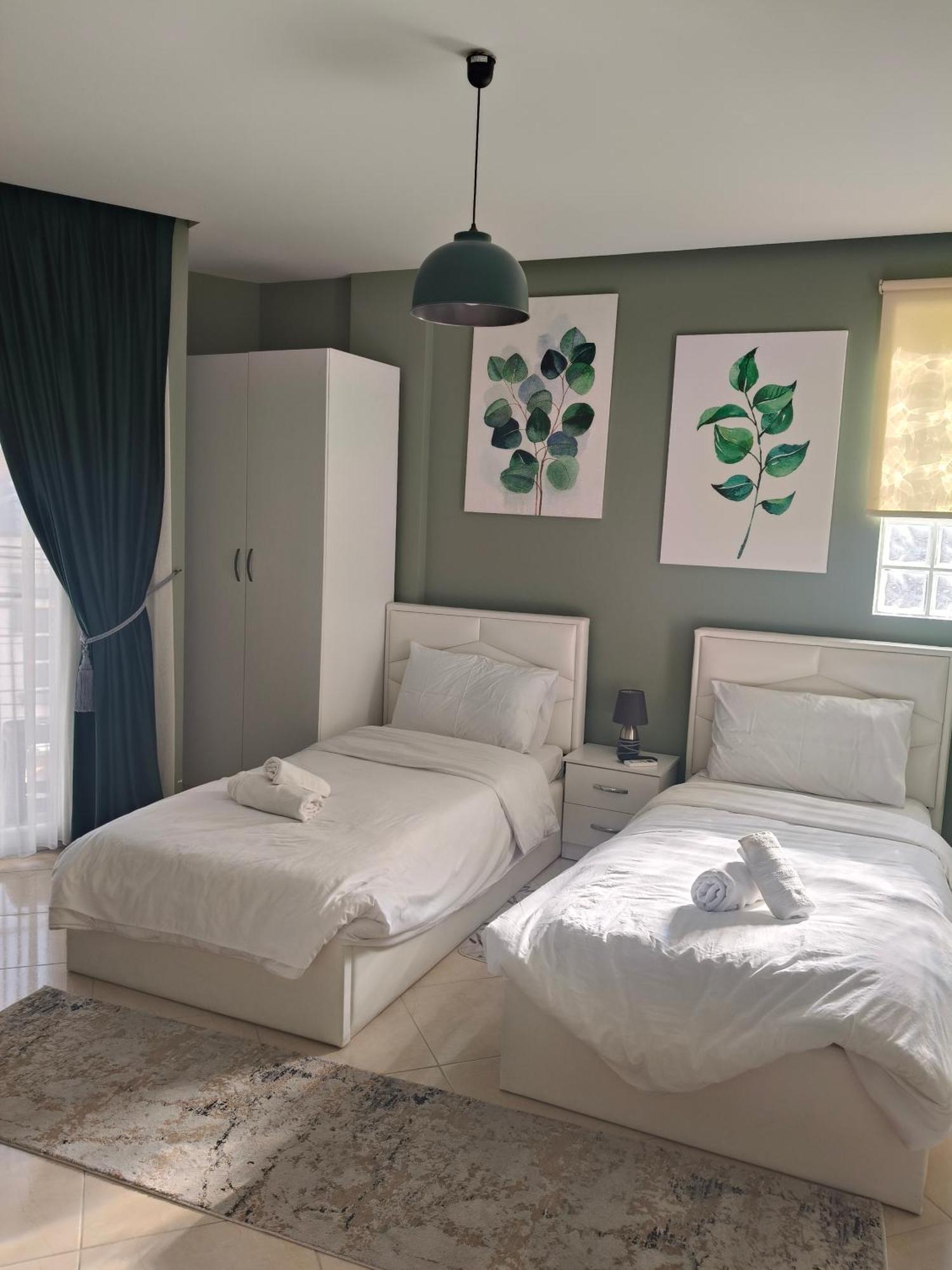 Ajilin Hotel Rooms คอร์เชอ ห้อง รูปภาพ