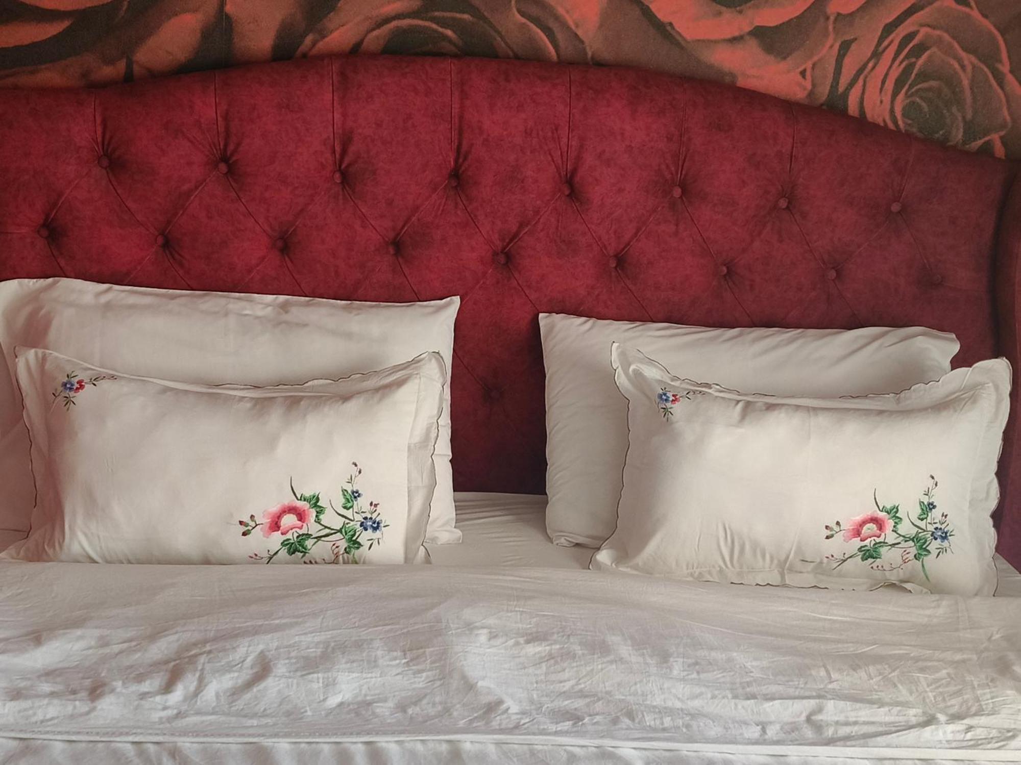 Ajilin Hotel Rooms คอร์เชอ ห้อง รูปภาพ