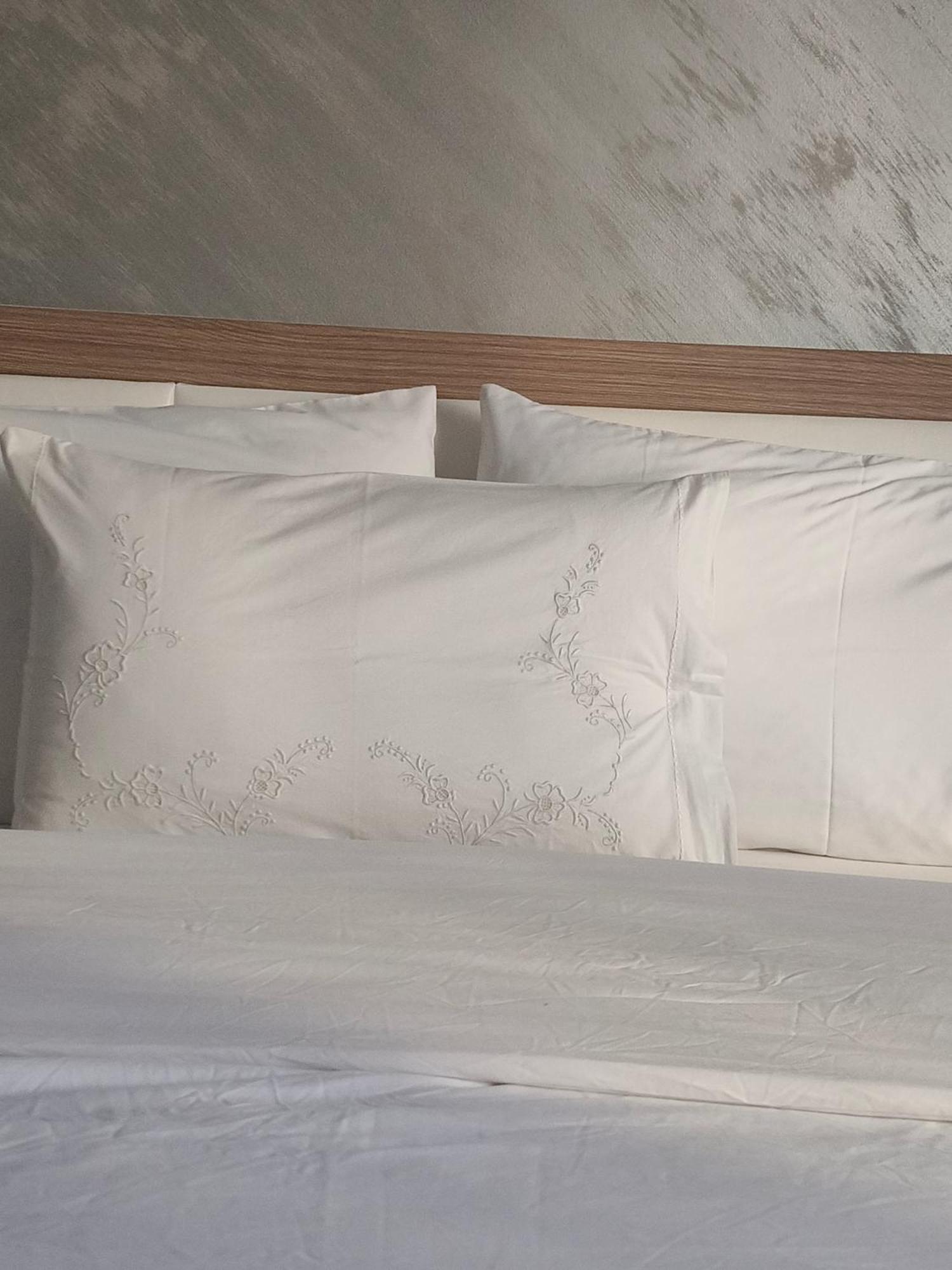 Ajilin Hotel Rooms คอร์เชอ ห้อง รูปภาพ